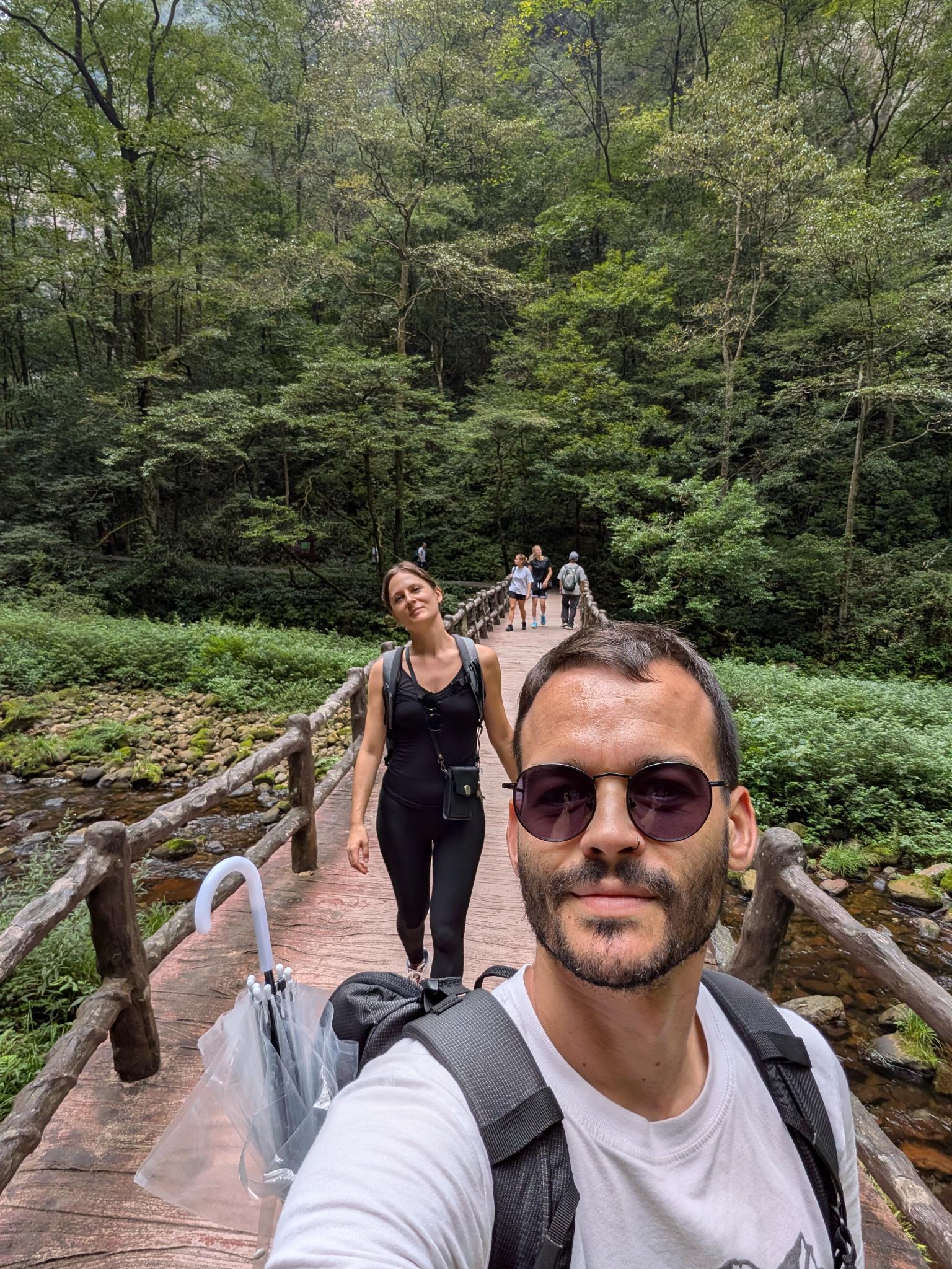 Notre selfie sur le pont en bois du sentier