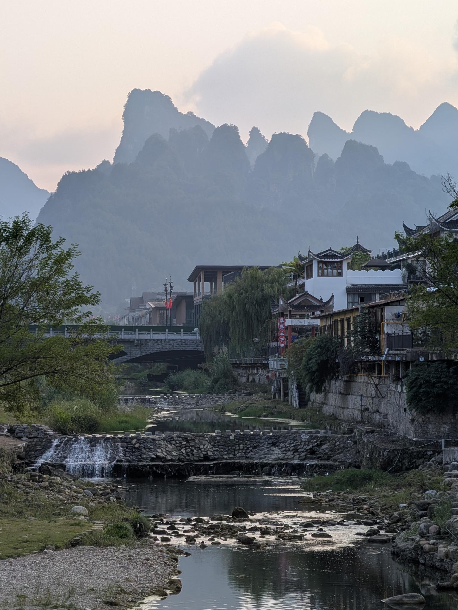 Le fleuve de Wulingyuan, sur la marche vers le parc