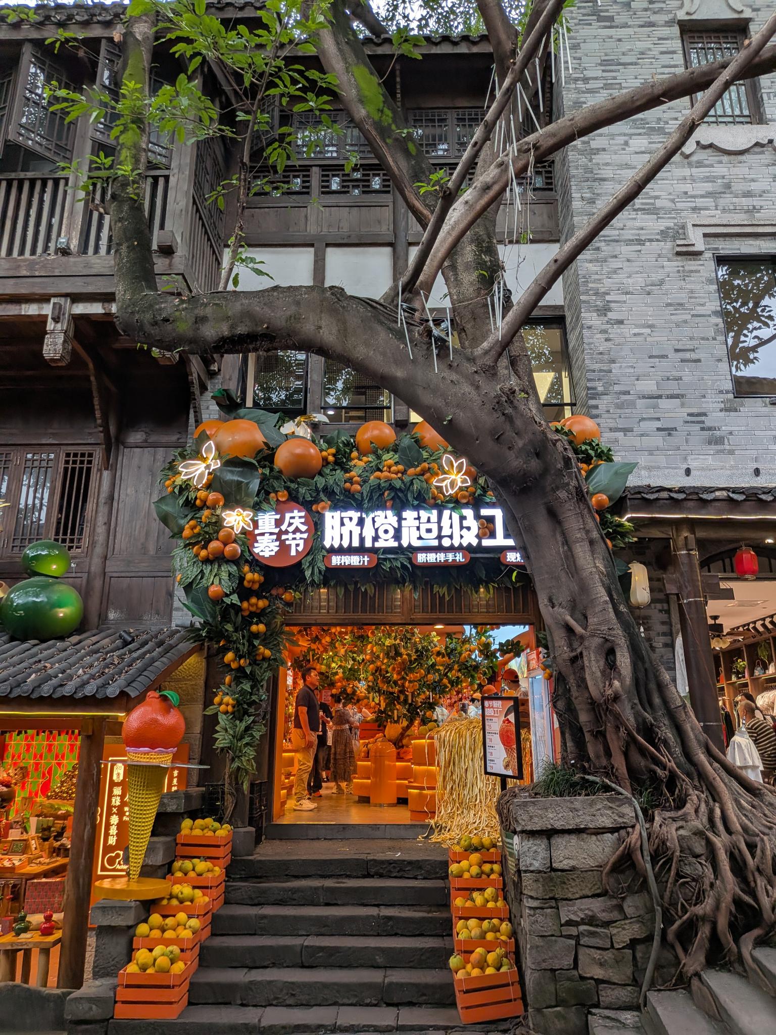 Le stand d'oranges de Fengjie, à l'entrée d'une boutique