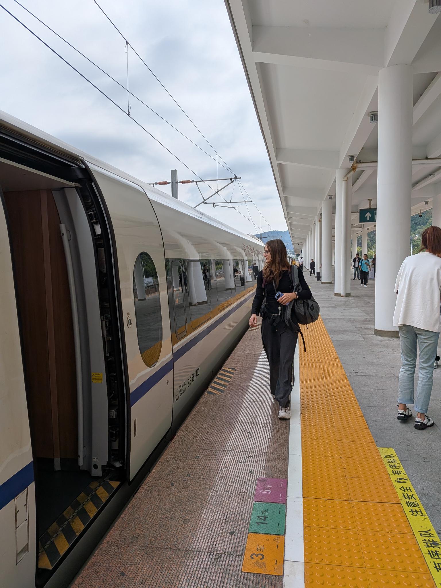 Le train sur le quai