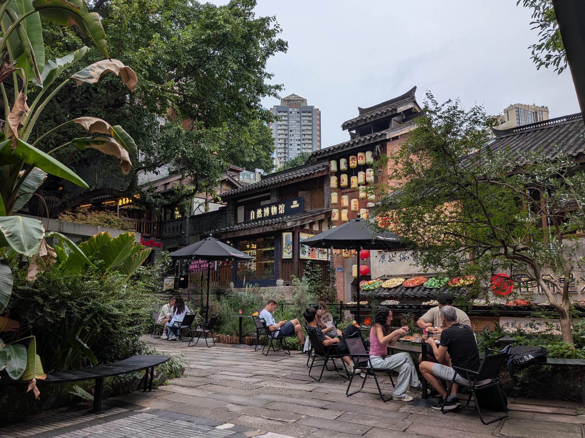 La terrasse ombragée d'un musée, Shibati